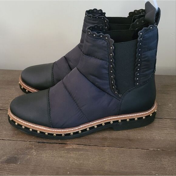 Free People Atlas Puffer Chelsea Ankle Boots NEW Size 9.5 - Picture 3 of 9